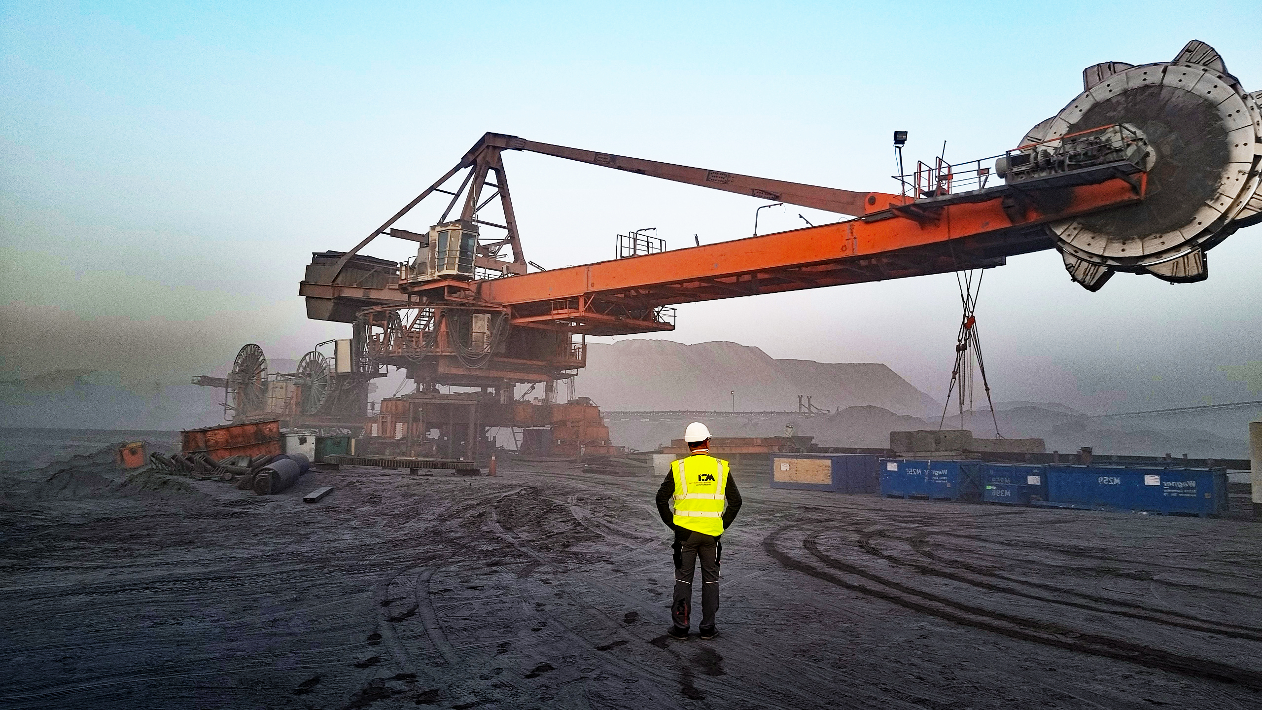 Technician inspecting a bulk materials reclaimer machine using a checklist